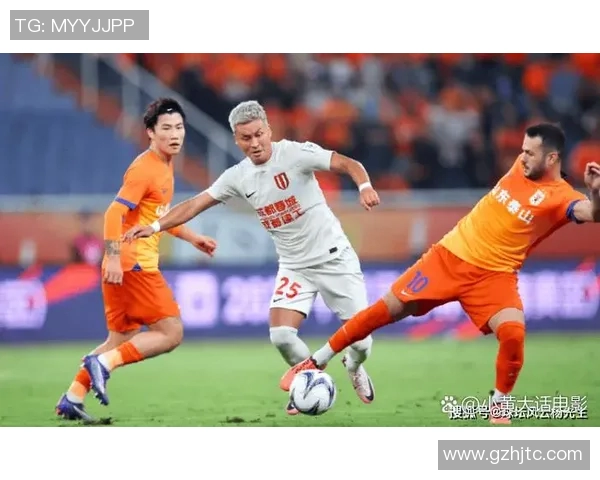 一对一足球赛精彩对决展现个人技术与战术智慧的较量